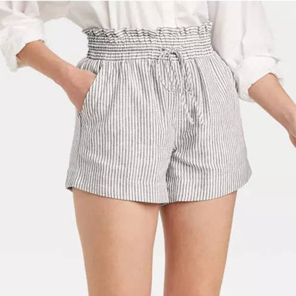 a new day Pants - A New Day High-Rise Pull-On Shorts Womens Size L Gray White Stripes New